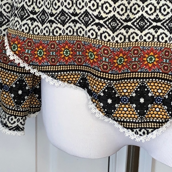 Socialite off the shoulder top. - Picture 2 of 7